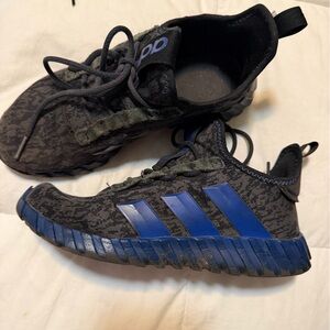 Adidas boys Black and Blue Patterned Sneakers